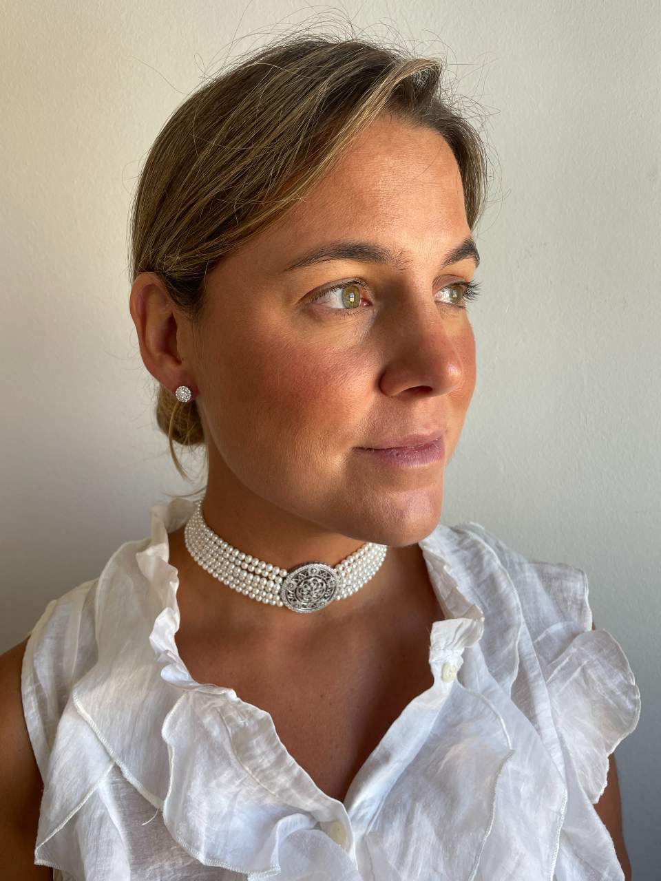 SISSI choker made of Chinese pearls with a silver center and cubic zirconia