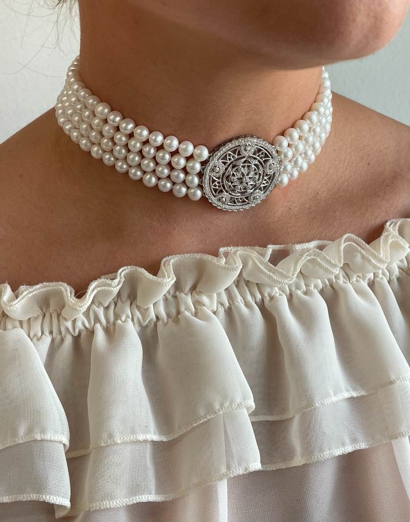 Choker HELENA de perlas chinas con centro de plata y circonitas