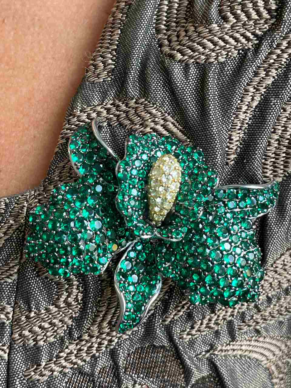 Broche FIORA de plata 925 ml con circonitas color rubi/ esmeralda/ zafiro