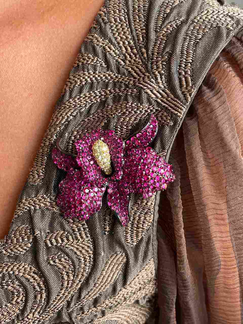 Broche FIORA de plata 925 ml con circonitas color rubi/ esmeralda/ zafiro
