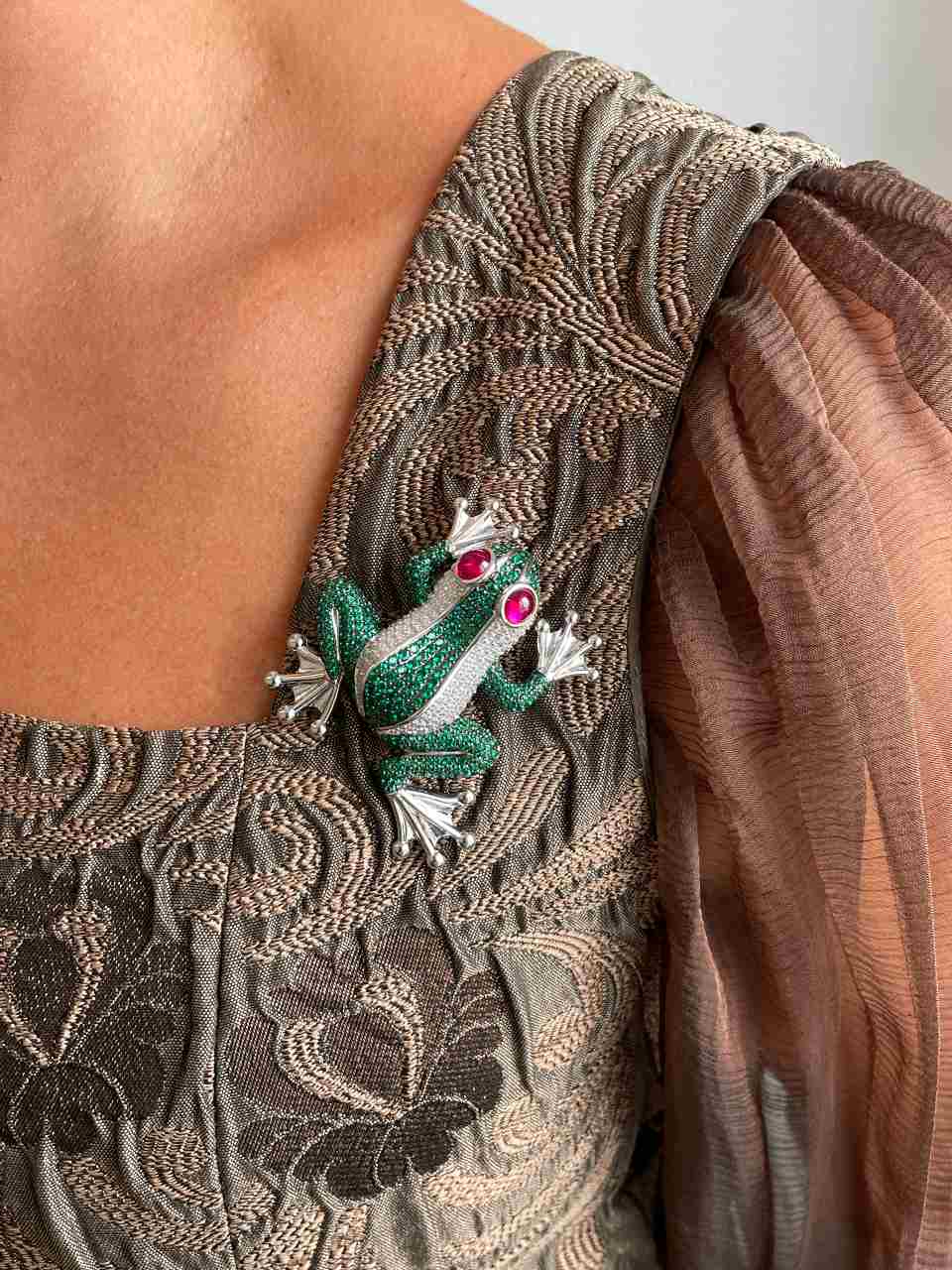 Broche RANA de platacon circonitas