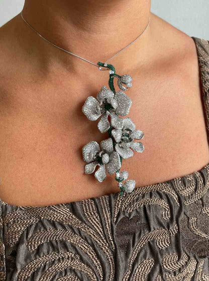 Broche LACEA flor de plata 925 ml con circonitas blancas y esmeralda