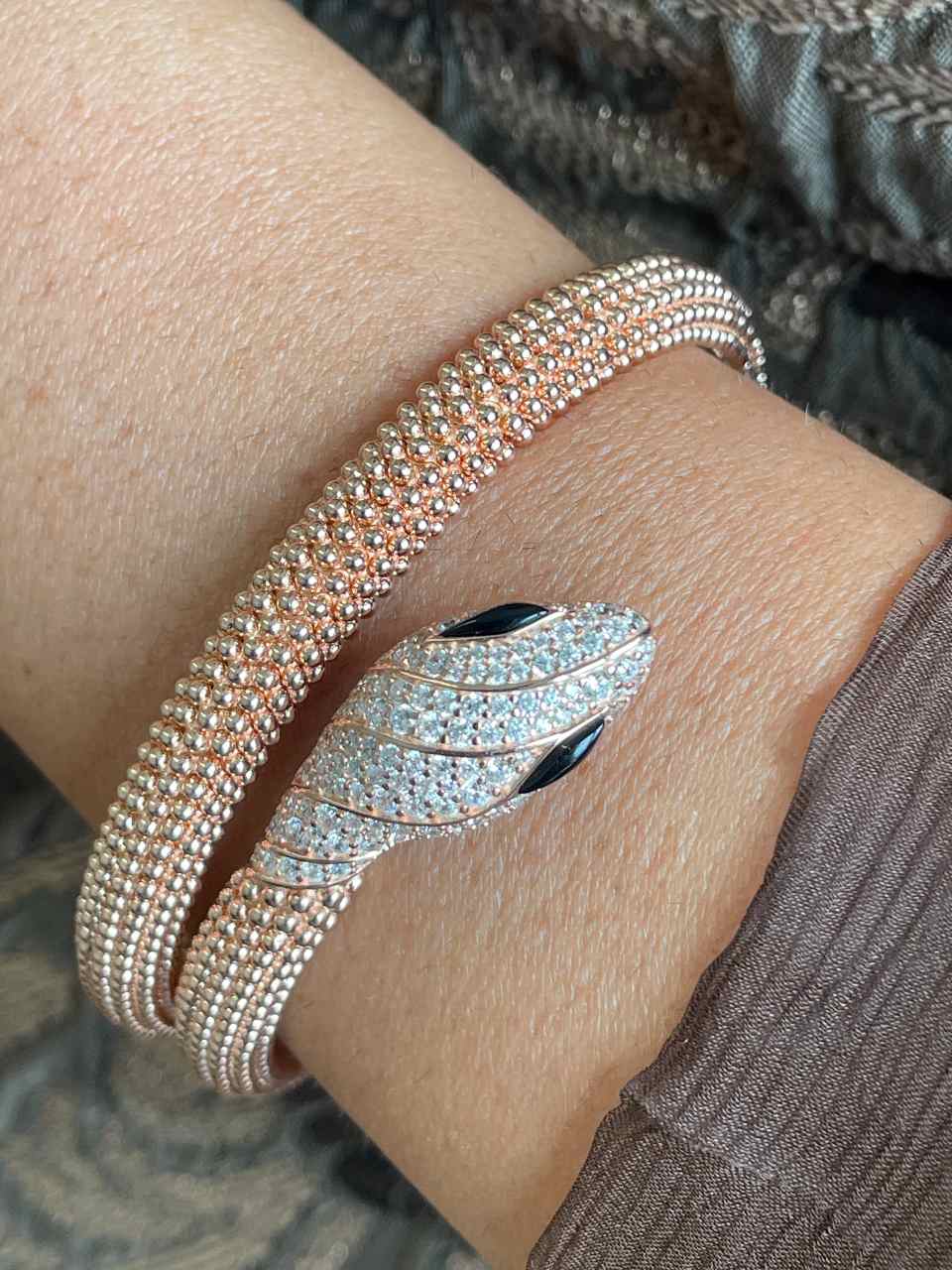 Brazalete CHANTILLY de plata 1ª ley con baño de oro rosa 18 ktes.