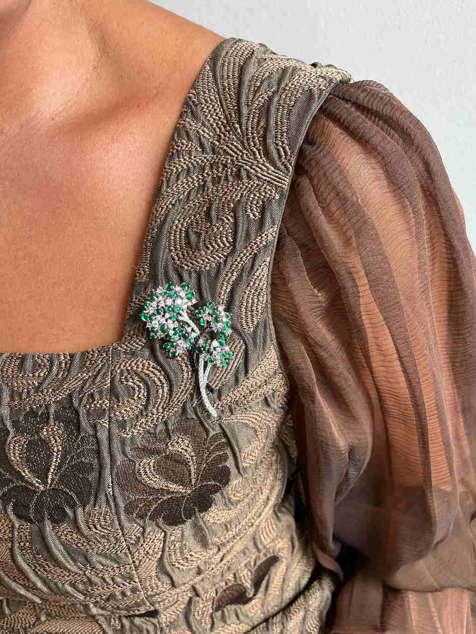 Broche PEINETA de plata 925 ml con circonitas color esmeralda/ zafiro