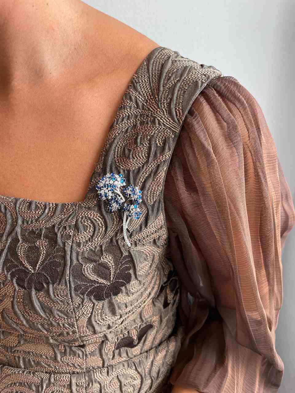 Broche PEINETA de plata 925 ml con circonitas color esmeralda/ zafiro