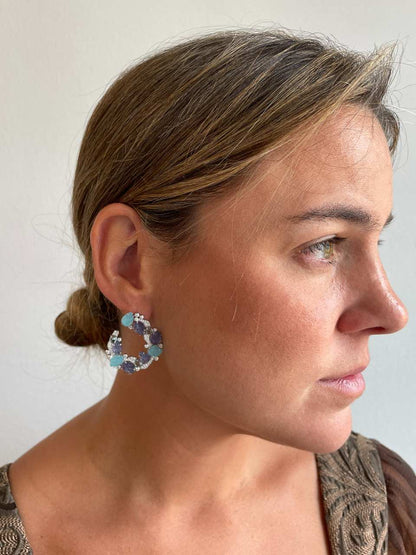 Argollas CORSE , en plata 1ª ley con tutti frutti azules y lila