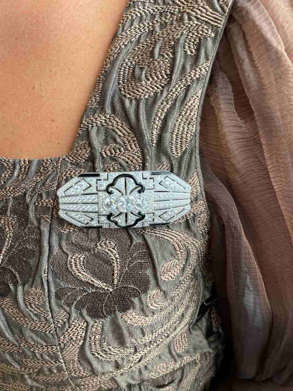 Broche PLUMERO plata de 925 ml con circonitas y esmalte