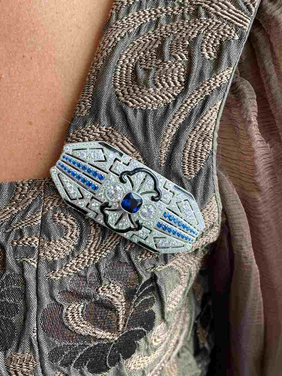 Broche PLUMERO plata de 925 ml con circonitas y esmalte