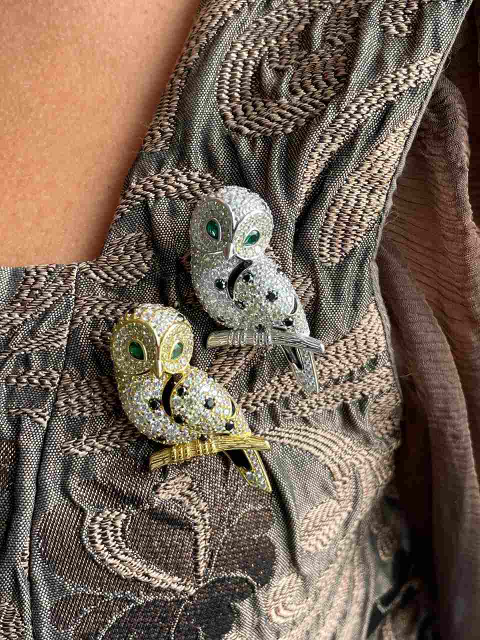 Broche LECHUZA plata de 925 ml con circonitas blancas y negras