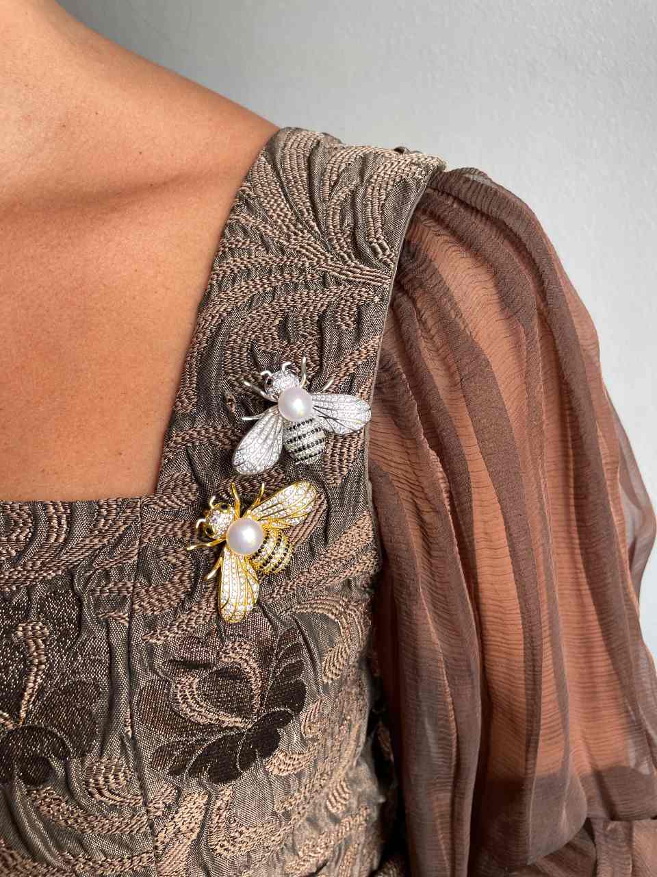 Broche MIEL plata de 925 ml con circonitas con perla cultivada de agua dulce