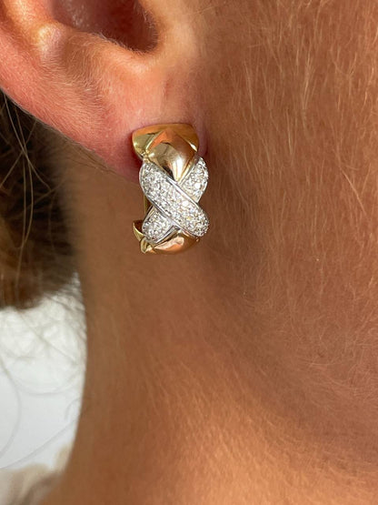 PEUMO short earrings in 18-karat yellow gold and diamonds.