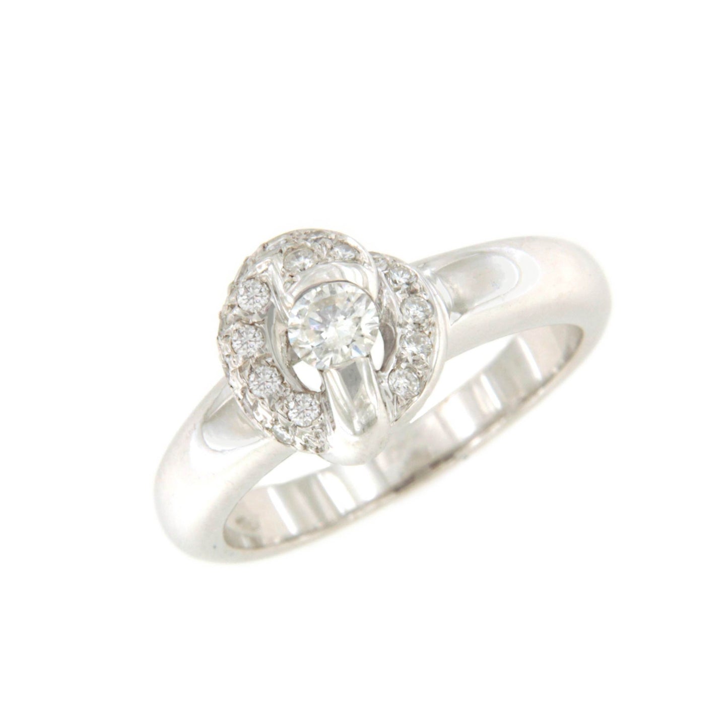 IMBE solitaire diamond ring with illusion view in 18k gold.
