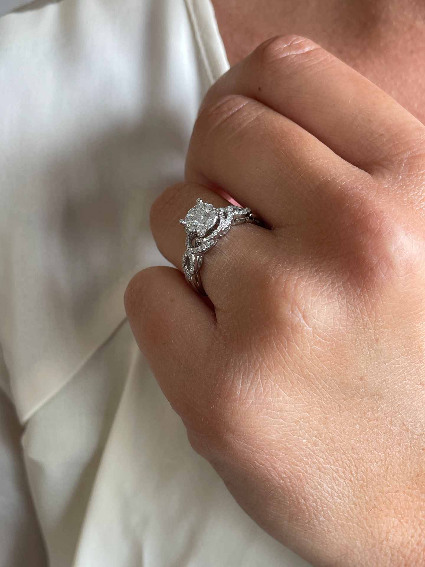 ACAI ring with rosette and halo and diamonds in 18-karat white gold