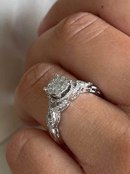 ACAI ring with rosette and halo and diamonds in 18-karat white gold