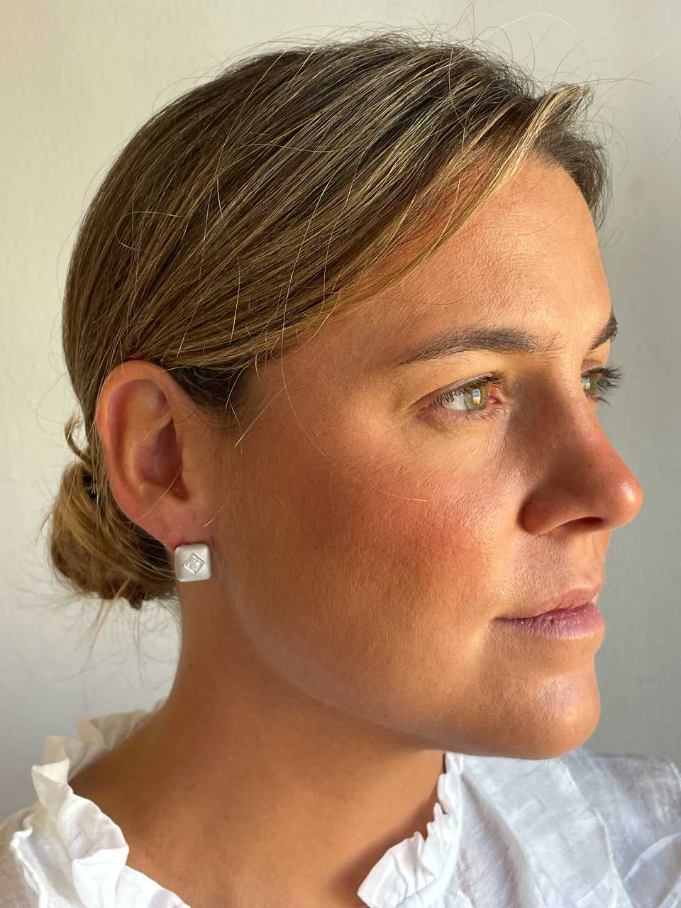 CAIMITO star earrings in 18k white gold with diamonds and baguettes