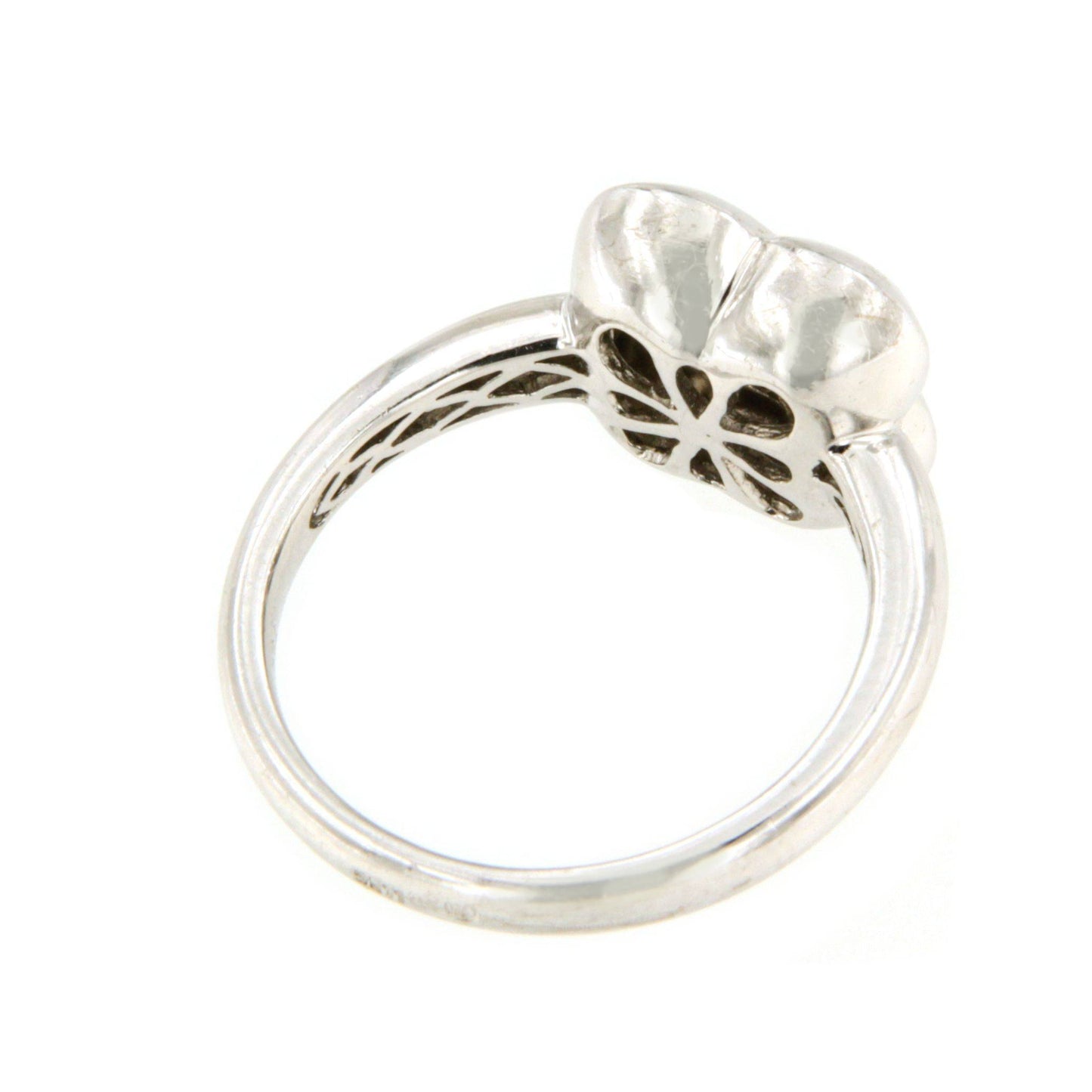 GUADARRAMA ring in 18k white gold with princess diamonds.