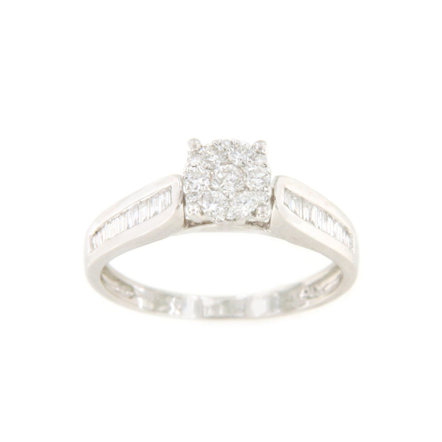 LEEDS oval ring in 18k white gold with diamonds and baguettes.