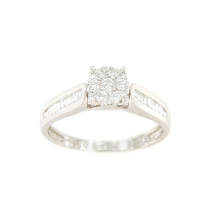 LEEDS oval ring in 18k white gold with diamonds and baguettes.