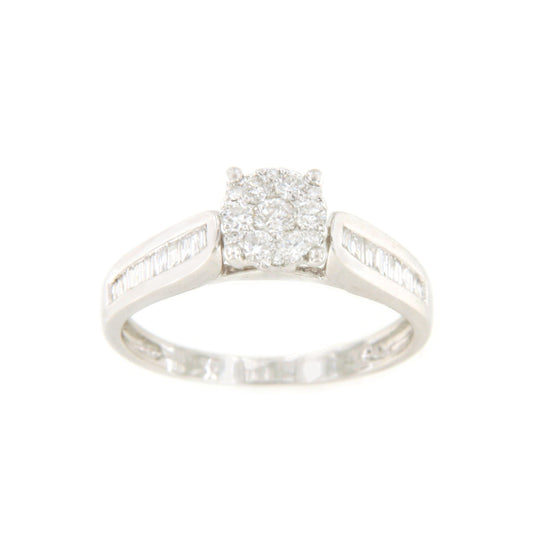 LEEDS oval ring in 18k white gold with diamonds and baguettes.