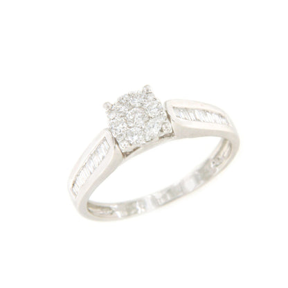 LEEDS oval ring in 18k white gold with diamonds and baguettes.