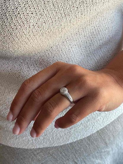 SENS solitaire ring with diamonds in 18-karat white gold
