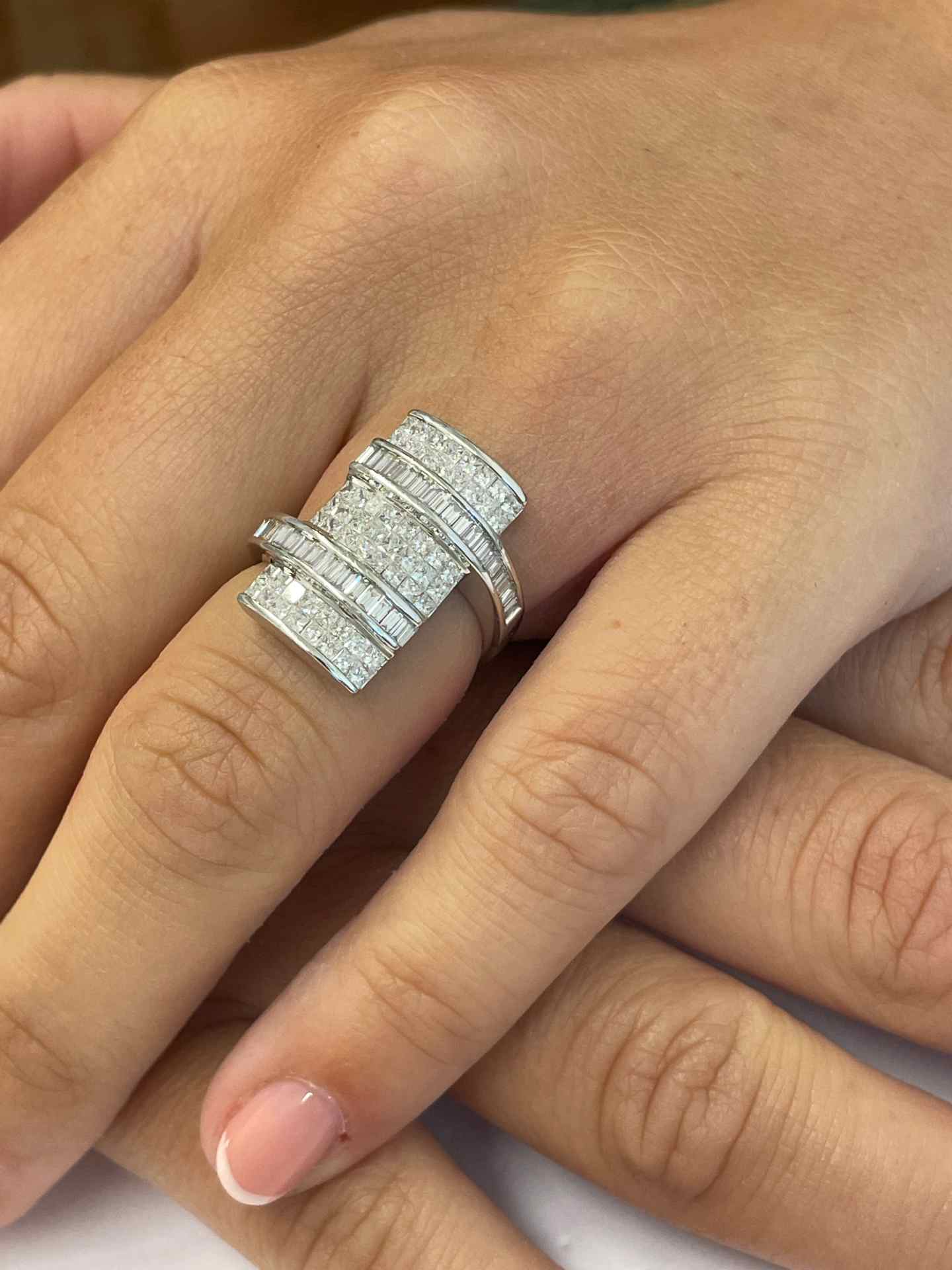 Anillo VALDEPRADO en oro blanco 18 ktes con princesas y baguettes