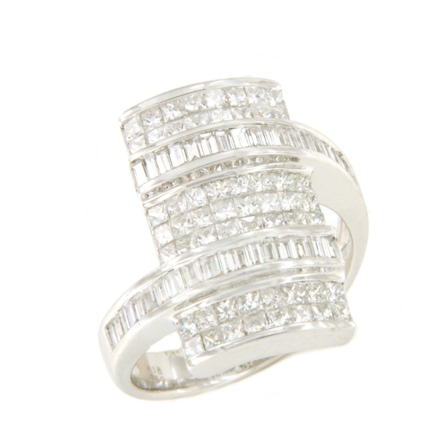 Anillo VALDEPRADO en oro blanco 18 ktes con princesas y baguettes