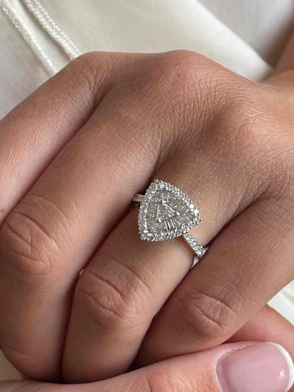 GEORGES ring in 18k white gold with diamonds, princess, maquis and baguettes.