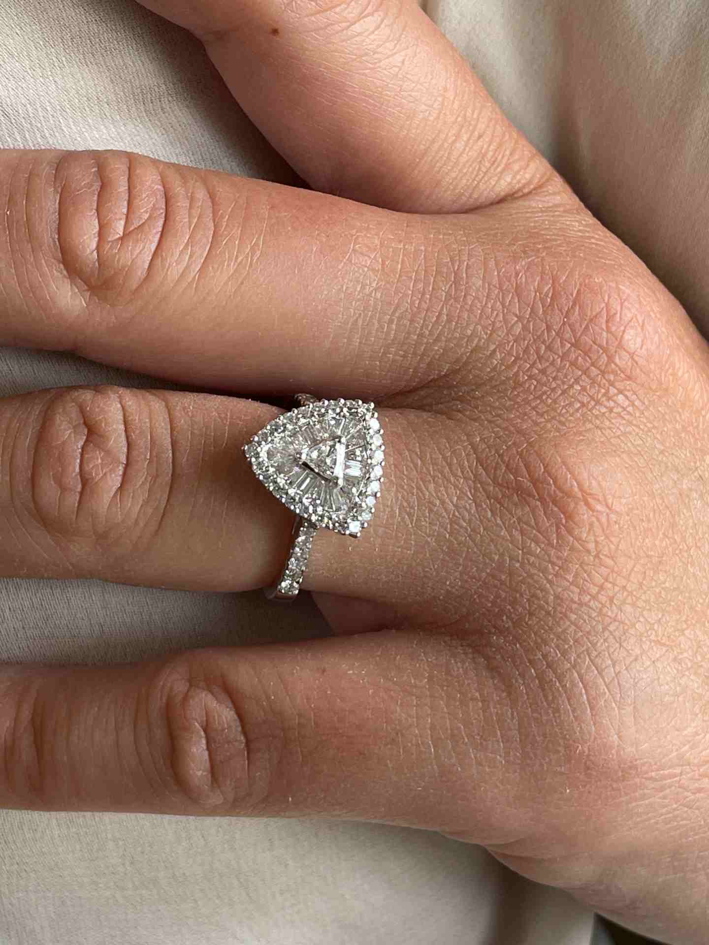 GEORGES ring in 18k white gold with diamonds, princess, maquis and baguettes.