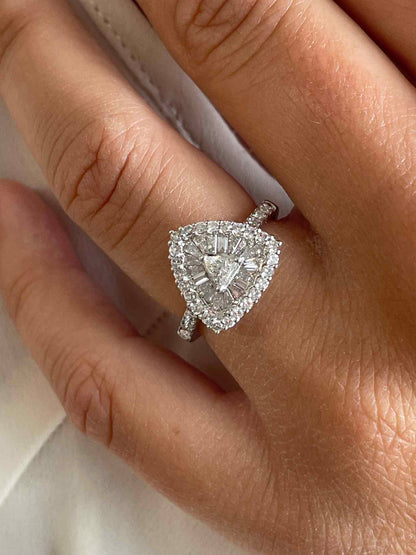 GEORGES ring in 18k white gold with diamonds, princess, maquis and baguettes.
