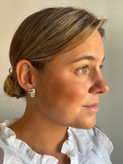 PEUMO short earrings in 18-karat yellow gold and diamonds.