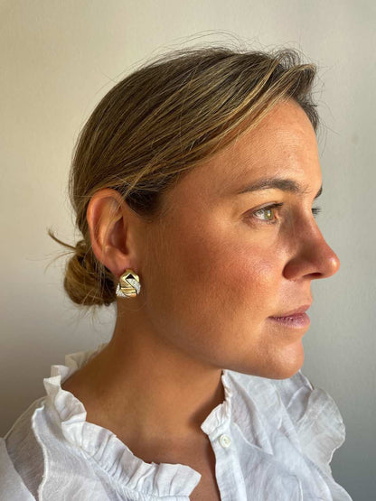 PEUMO short earrings in 18-karat yellow gold and diamonds.