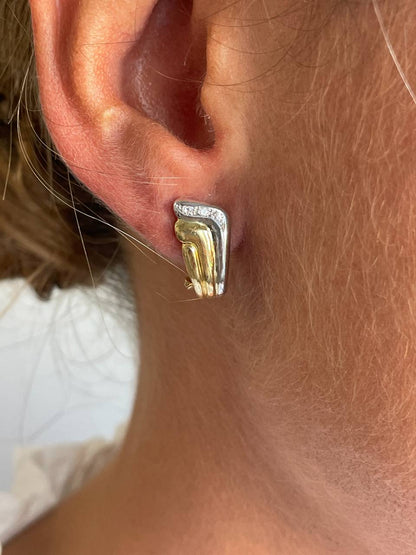 PEUMO short earrings in 18-karat yellow gold and diamonds.