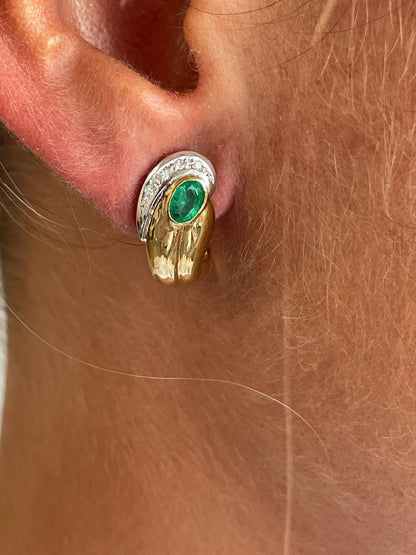 PEUMO short earrings in 18-karat yellow gold and diamonds.