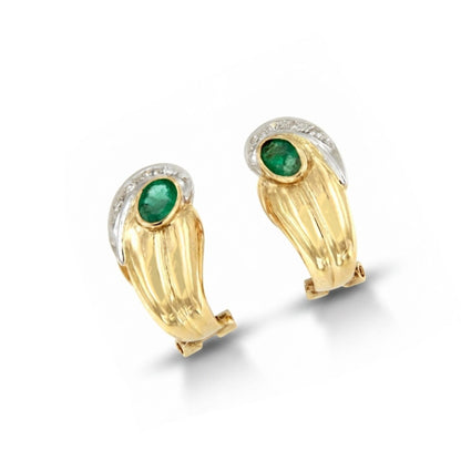 PEUMO short earrings in 18-karat yellow gold and diamonds.