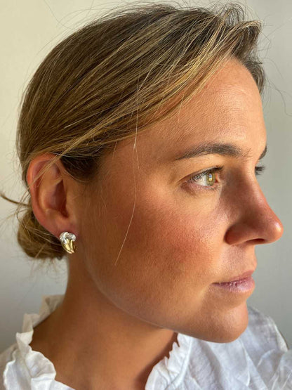 PEUMO short earrings in 18-karat yellow gold and diamonds.