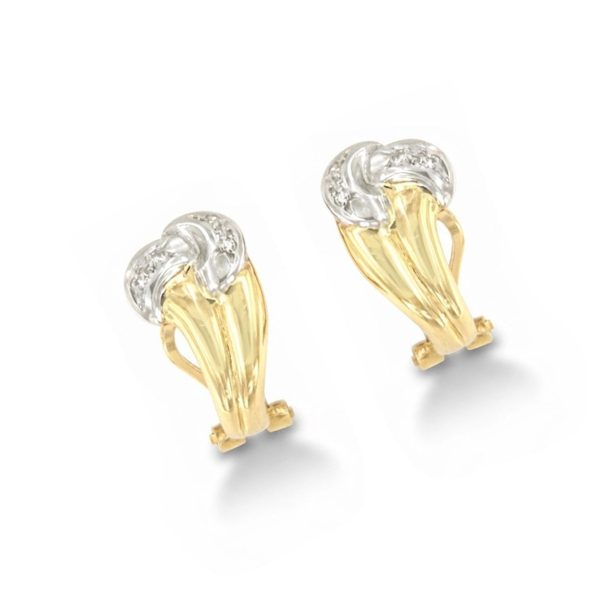 PEUMO short earrings in 18-karat yellow gold and diamonds.