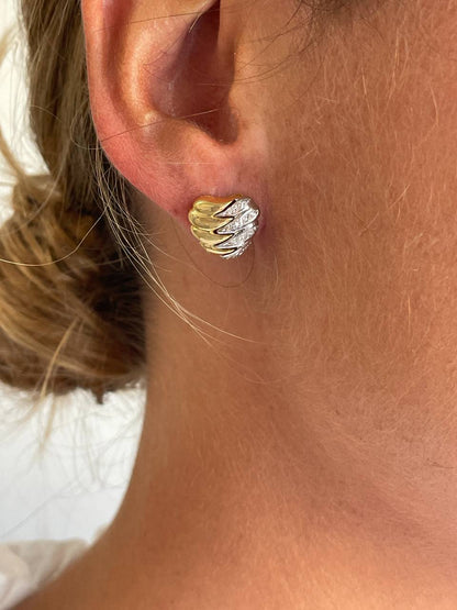 PEUMO short earrings in 18-karat yellow gold and diamonds.