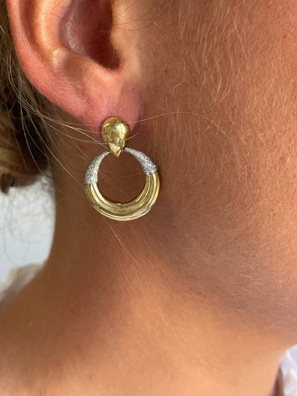 PEUMO short earrings in 18-karat yellow gold and diamonds.