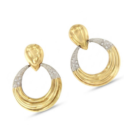PEUMO short earrings in 18-karat yellow gold and diamonds.