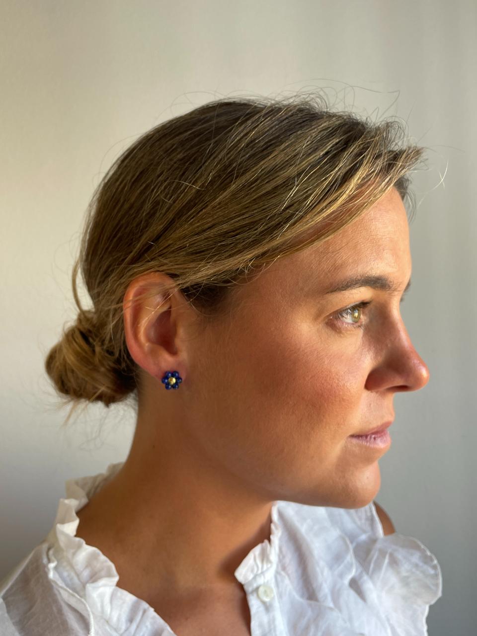PEUMO short earrings in 18-karat yellow gold and diamonds.
