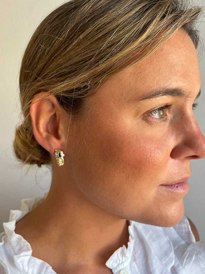 PEUMO short earrings in 18-karat yellow gold and diamonds.