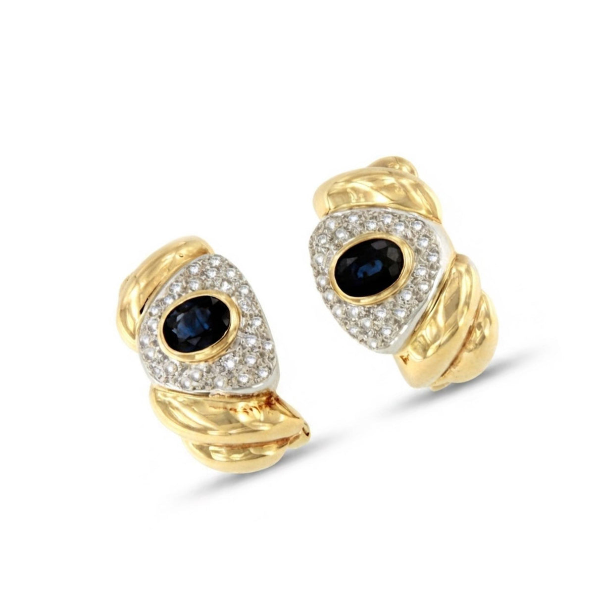 PEUMO short earrings in 18-karat yellow gold and diamonds.