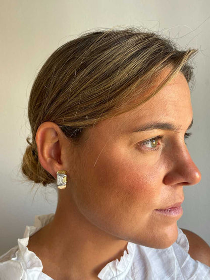 PEUMO short earrings in 18-karat yellow gold and diamonds.