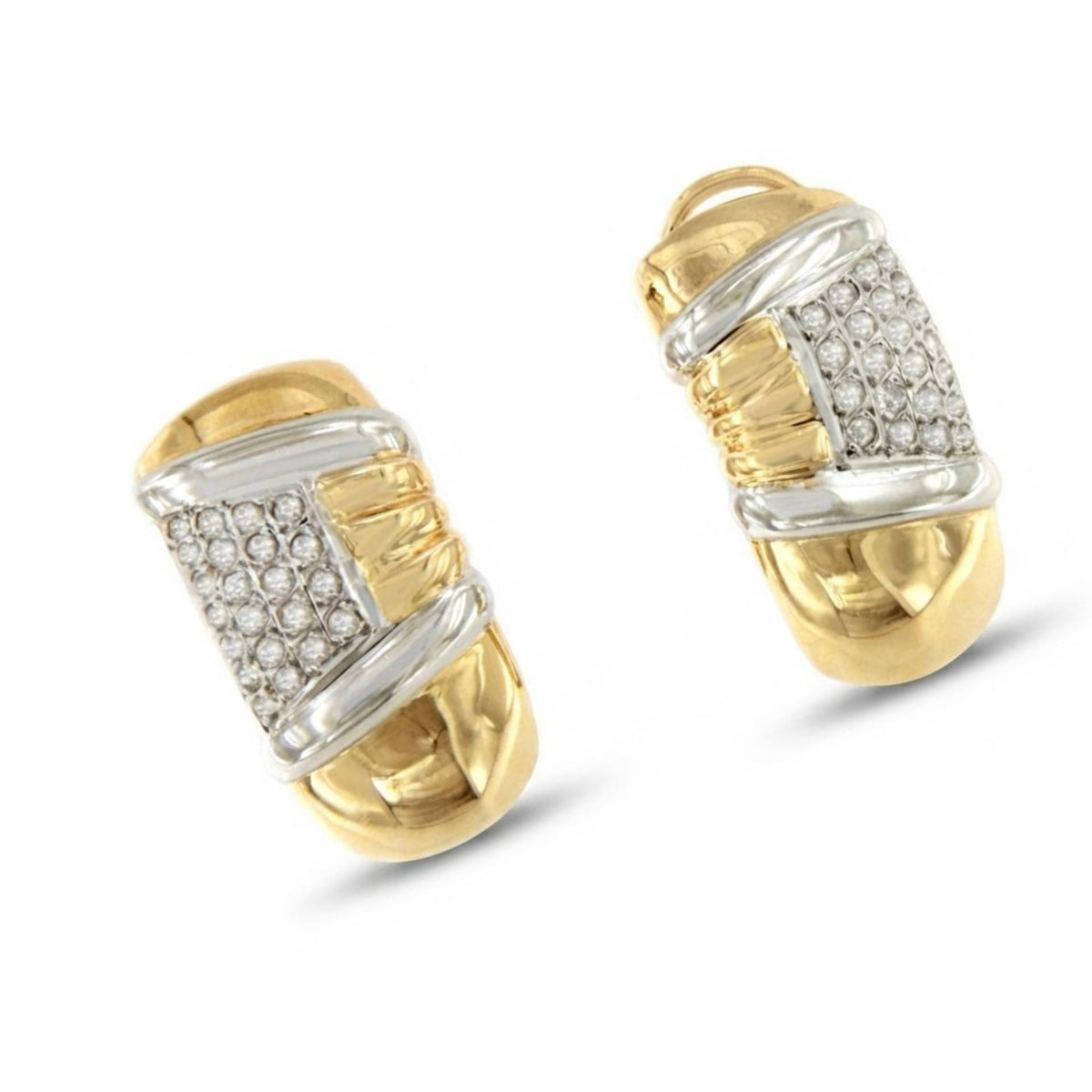 PEUMO short earrings in 18-karat yellow gold and diamonds.