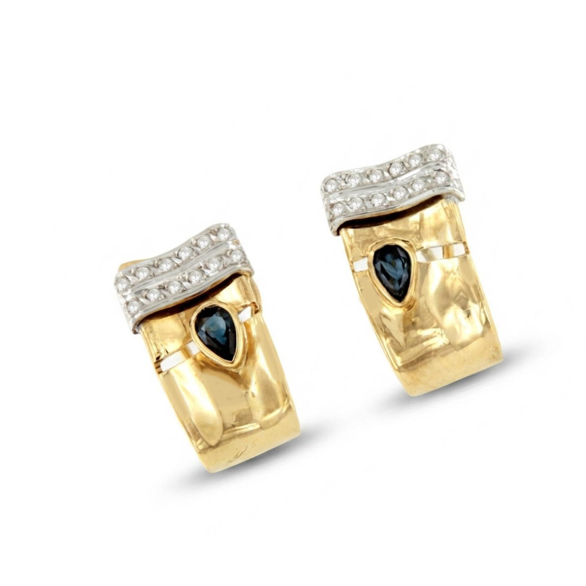 PEUMO short earrings in 18-karat yellow gold and diamonds.
