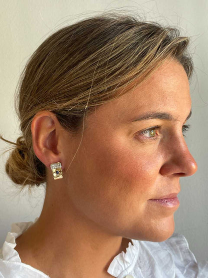 PEUMO short earrings in 18-karat yellow gold and diamonds.