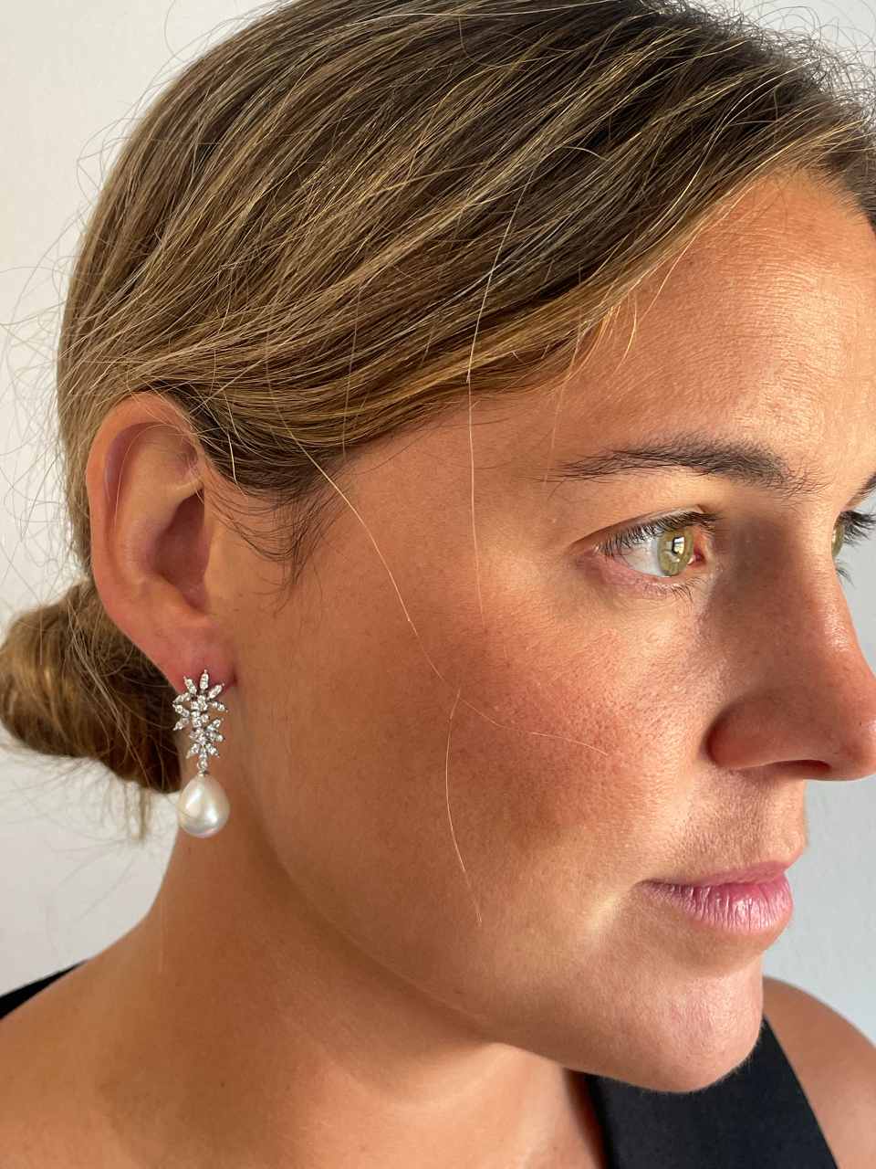 Pair of THARSIS pearls of Indonesian origin, 14 to 15 mm