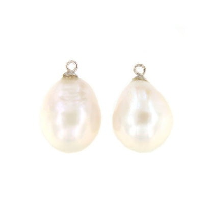 Pair of THARSIS pearls of Indonesian origin, 14 to 15 mm