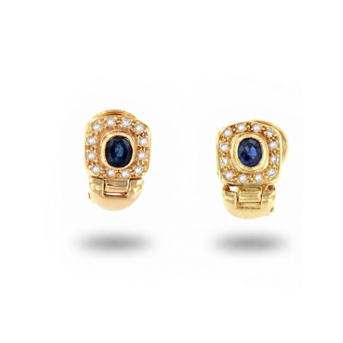PEUMO short earrings in 18-karat yellow gold and diamonds.